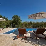 Holiday home Melita - Heated Pool, Speed Internet Within Nature Park