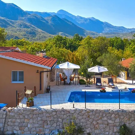 Melita - Heated Pool Within Nature Park Holiday home