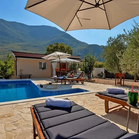 Melita - Heated Pool Within Nature Park