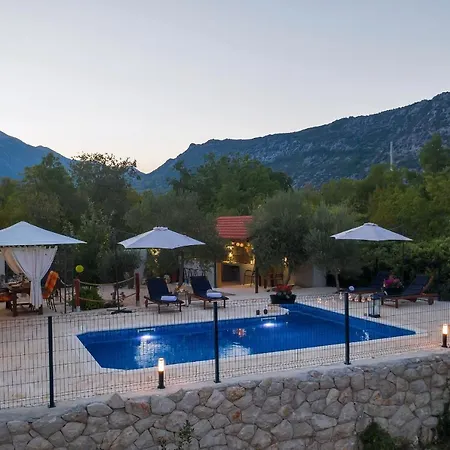 Dom wakacyjny Melita - Heated Pool Within Nature Park *