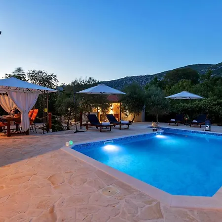 Melita - Heated Pool, Speed Internet Within Nature Park Zagvozd
