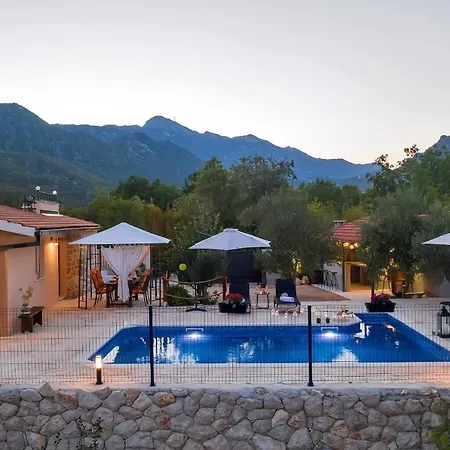 Melita - Heated Pool, Speed Internet Within Nature Park Zagvozd