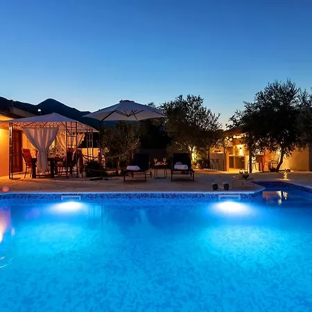Melita - Heated Pool Within Nature Park *
