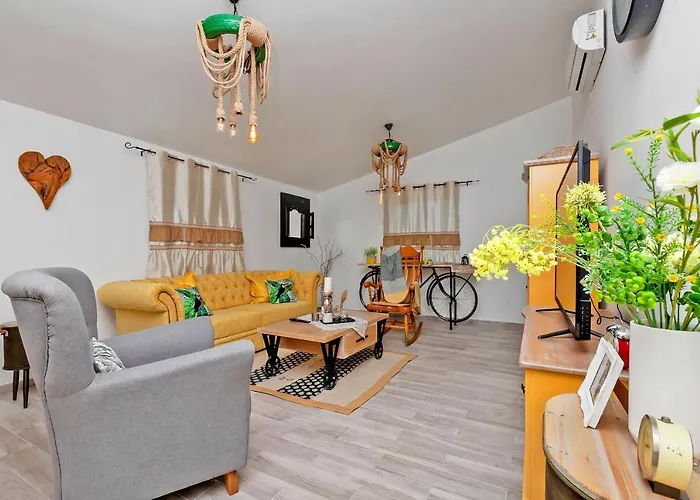 Ferienhaus Melita - Heated Pool, Speed Internet Within Nature Park