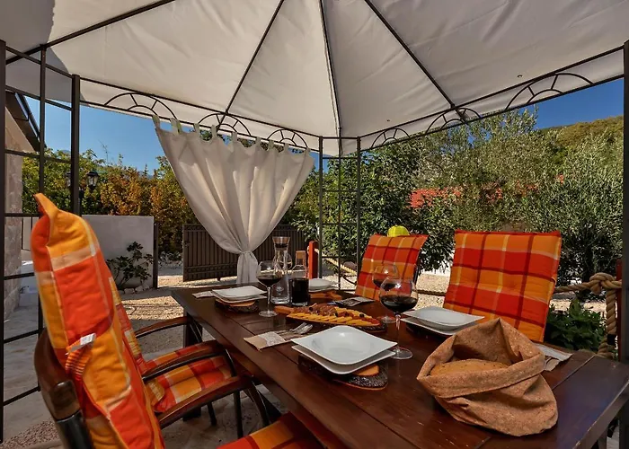 Melita - Heated Pool, Speed Internet Within Nature Park بيت للعطل Zagvozd