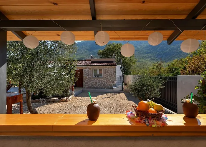 Melita - Heated Pool, Speed Internet Within Nature Park Ferienhaus Zagvozd